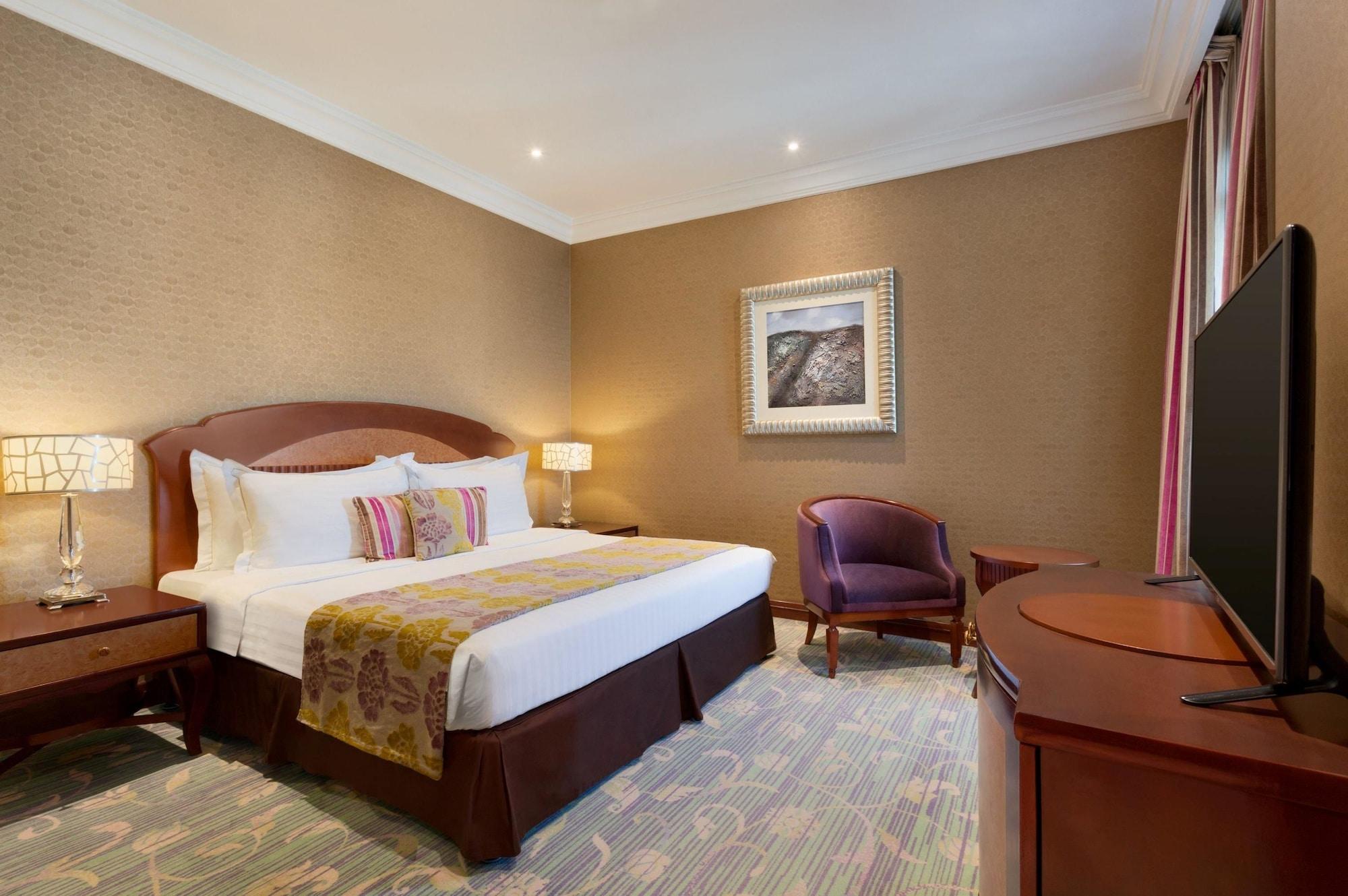 Wyndham Grand Regency Hotel 5*