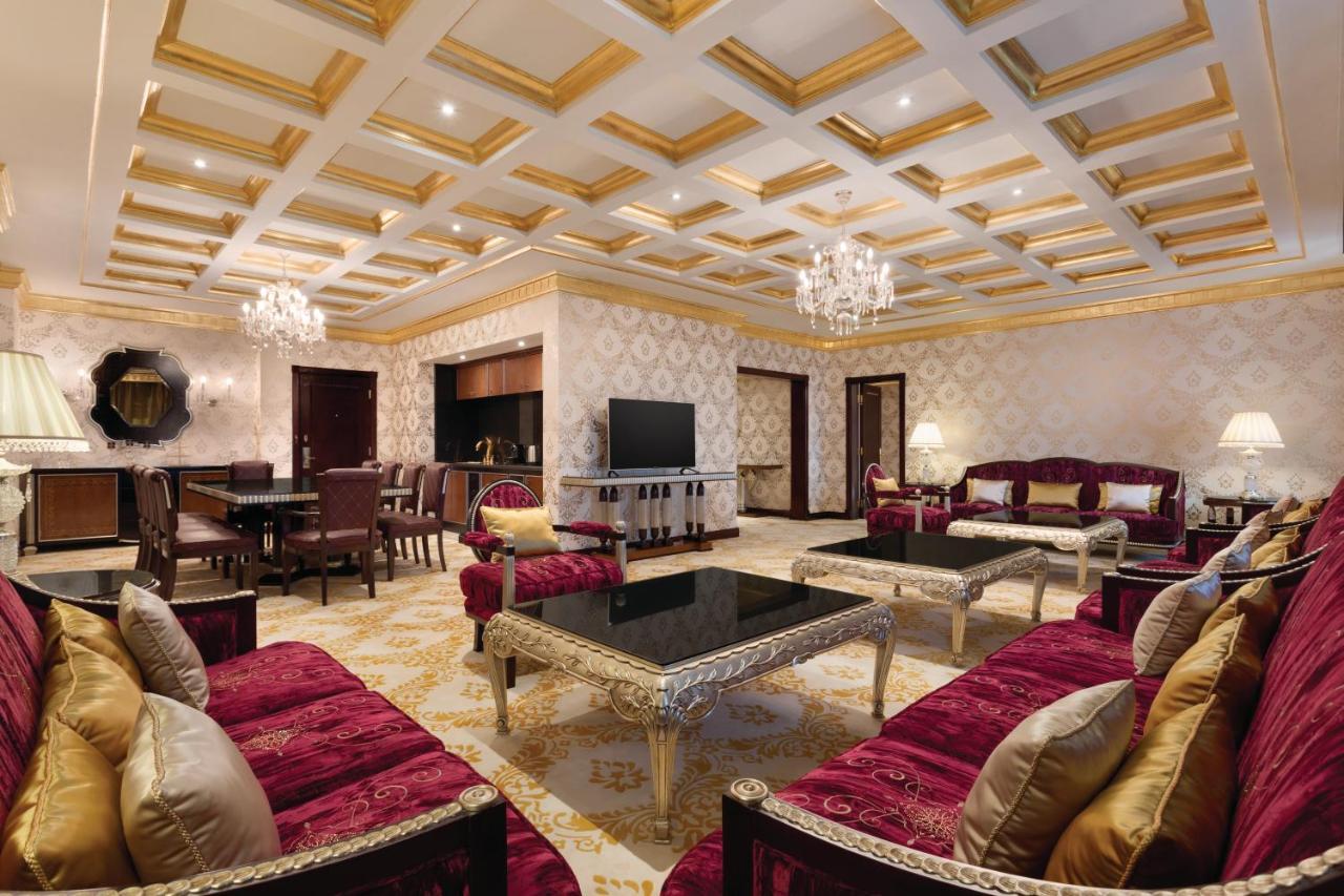 Wyndham Grand Regency Hotel