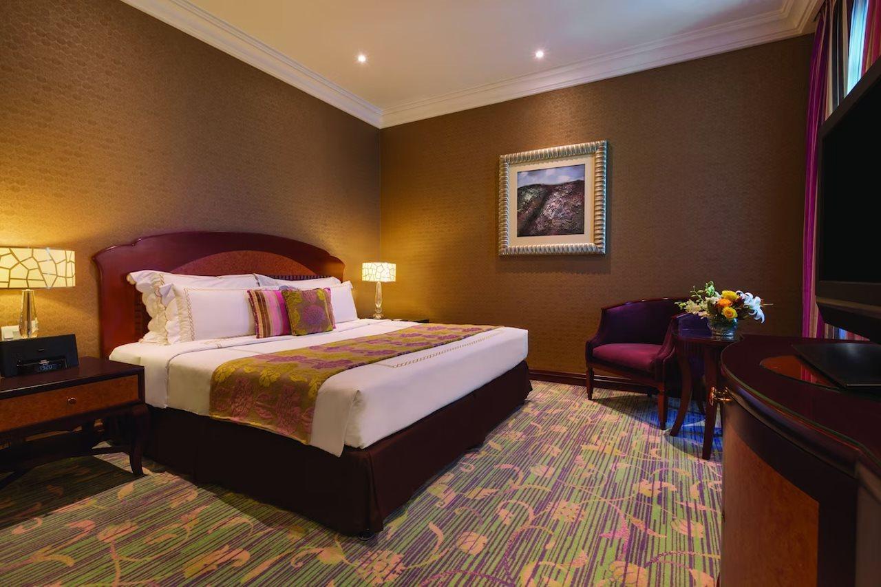 Wyndham Grand Regency Hotel