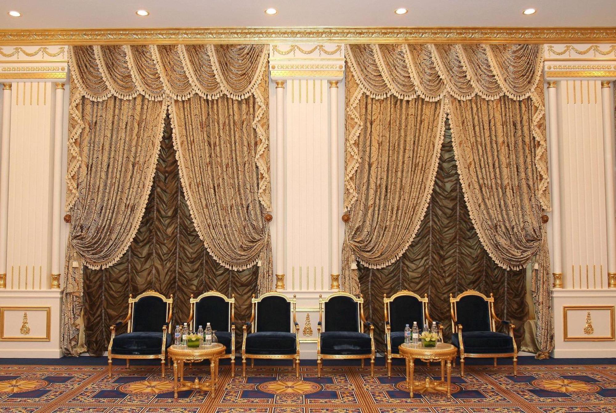 Wyndham Grand Regency Hotel
