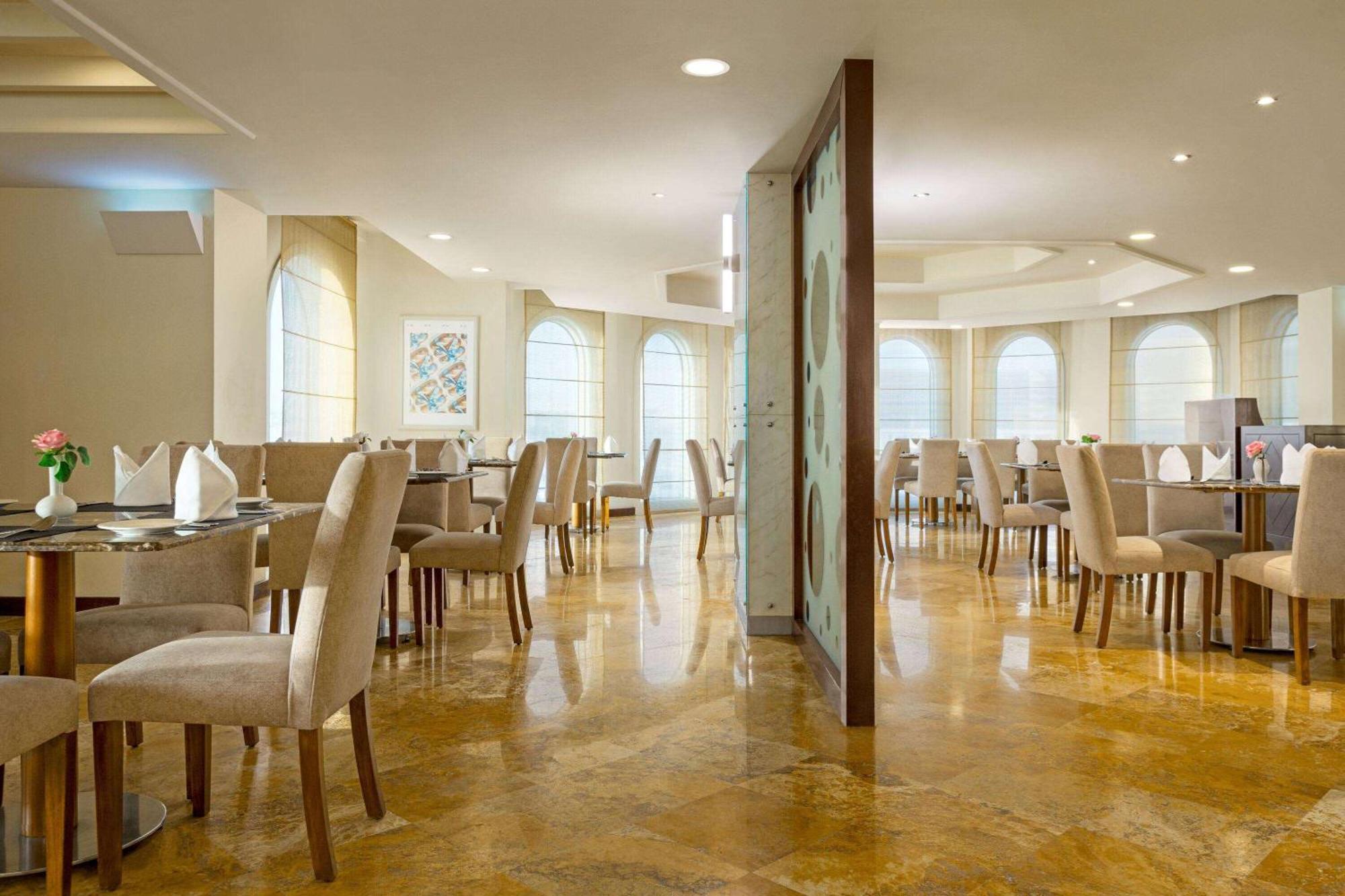 Wyndham Grand Regency 5*