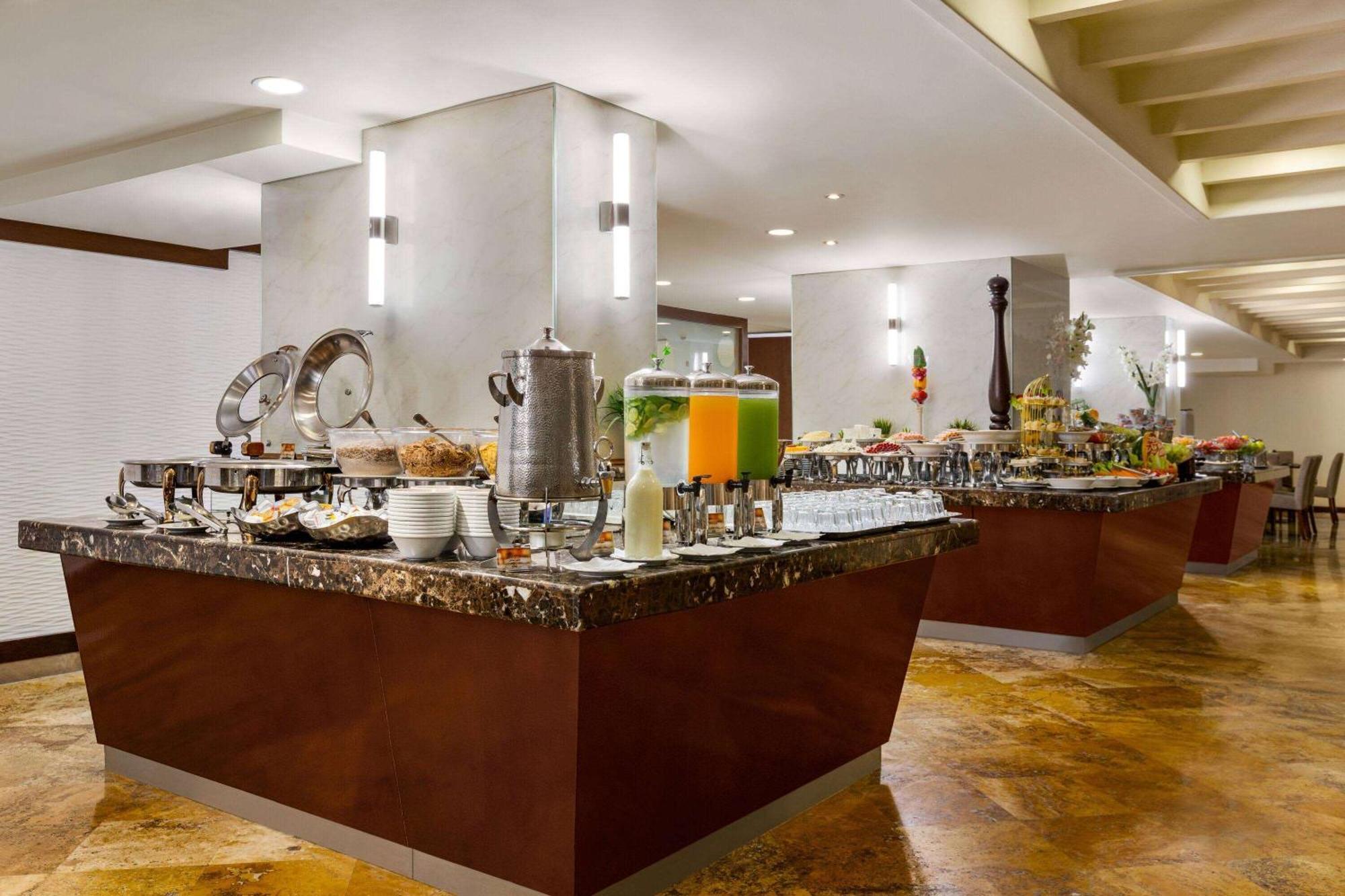 Wyndham Grand Regency Hotel