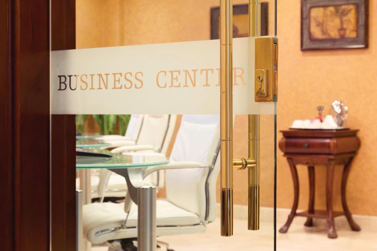 Wyndham Grand Regency Hotel